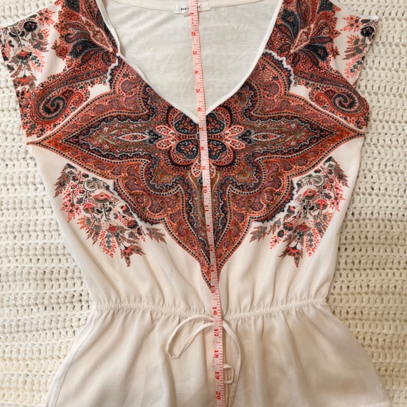 Bohemian style, Short cap sleeves, V neck, tie waist. Sophisticated casual piece - Picture 5 of 6